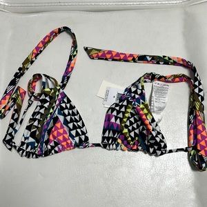 🧡 NWT Volcom Reversible Bikini Top!